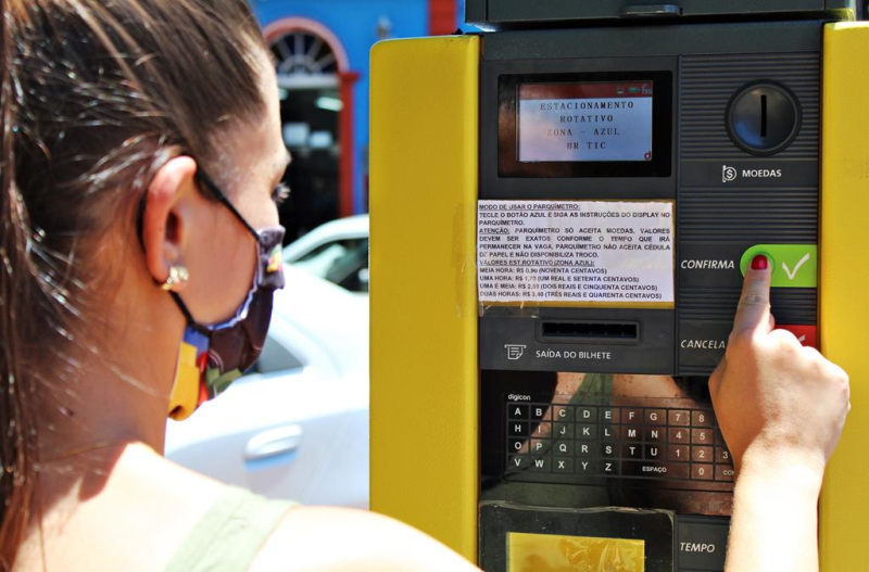 Parquímetros iniciam funcionamento na Zona Azul